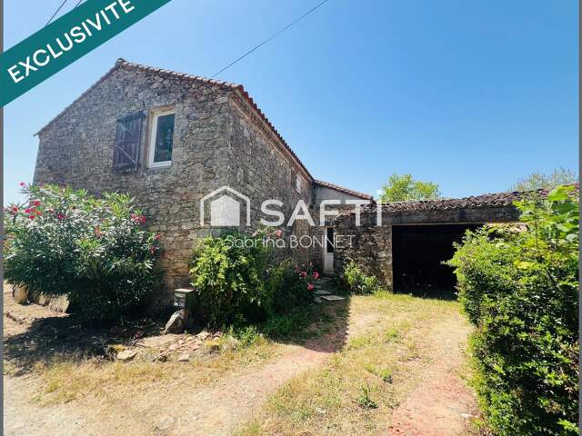 Maison en pierre de 105m² d'habitation, un grenier de 90 m² et 3 petites dépendances. — photo du bien