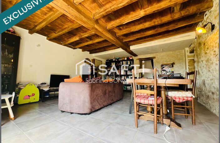 Maison en pierre de 105m² d'habitation, un grenier de 90 m² et 3 petites dépendances. — photo 2