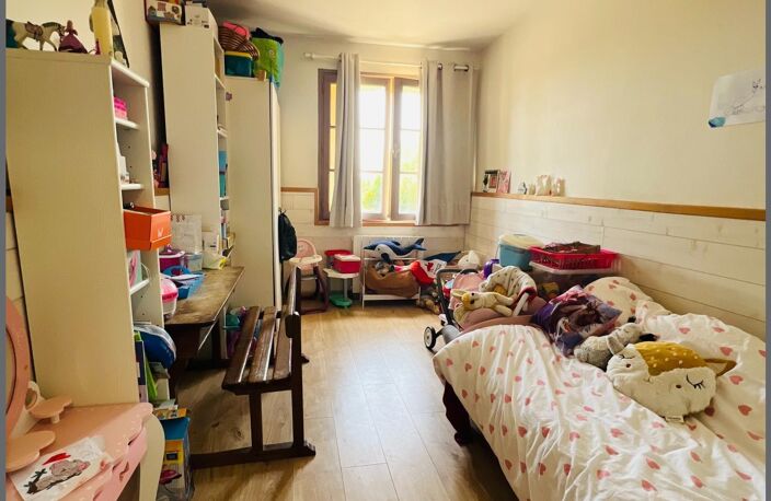 Maison en pierre de 105m² d'habitation, un grenier de 90 m² et 3 petites dépendances. — photo 5