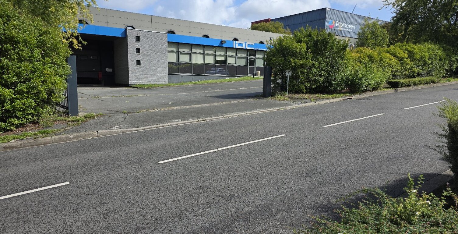 Entrepôts et Bureaux — photo 1