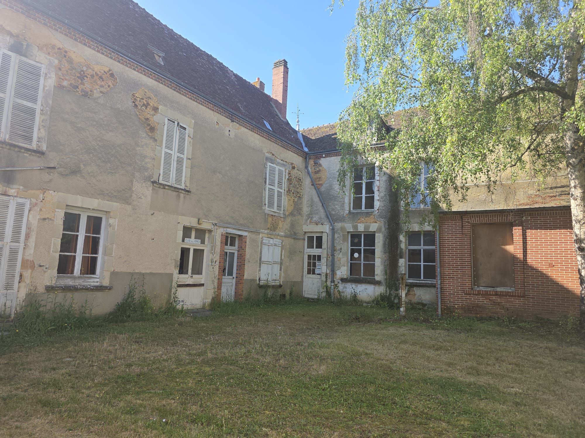Ancienne maison des Associations 439m2 avec cour intérieure