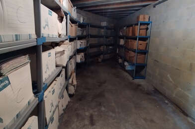 Garage  33400 €