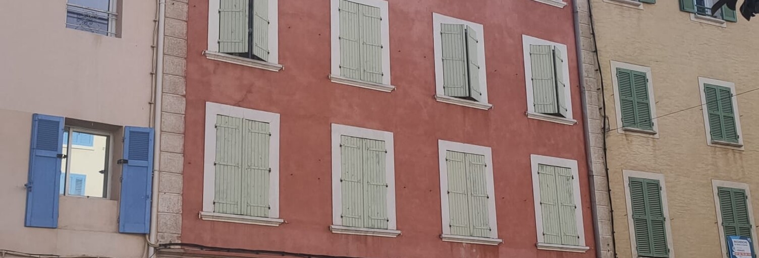 Immeuble  770 m² à vendre à Solliès-Pont (83210)