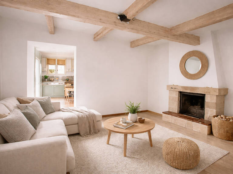 PIOLENC - Maison de village avec 2 cours et 2 chambres. — photo 1