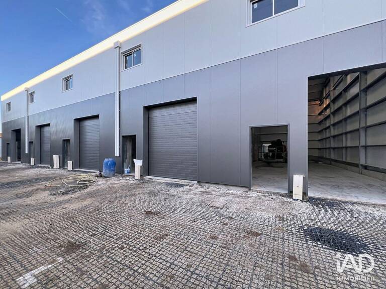 Vente Local d'activités 121 m&sup2; — photo 1