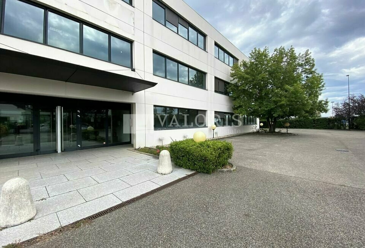 BUREAUX à LOUER — photo 1