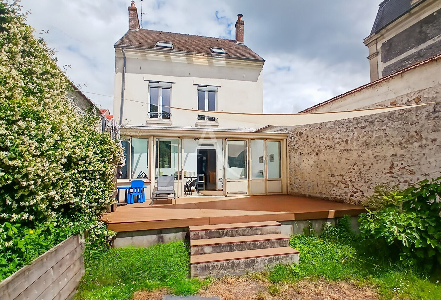 RARE  Au coeur de Marines, élégante maison familiale de caractère avec jardin et dépendance — photo 1
