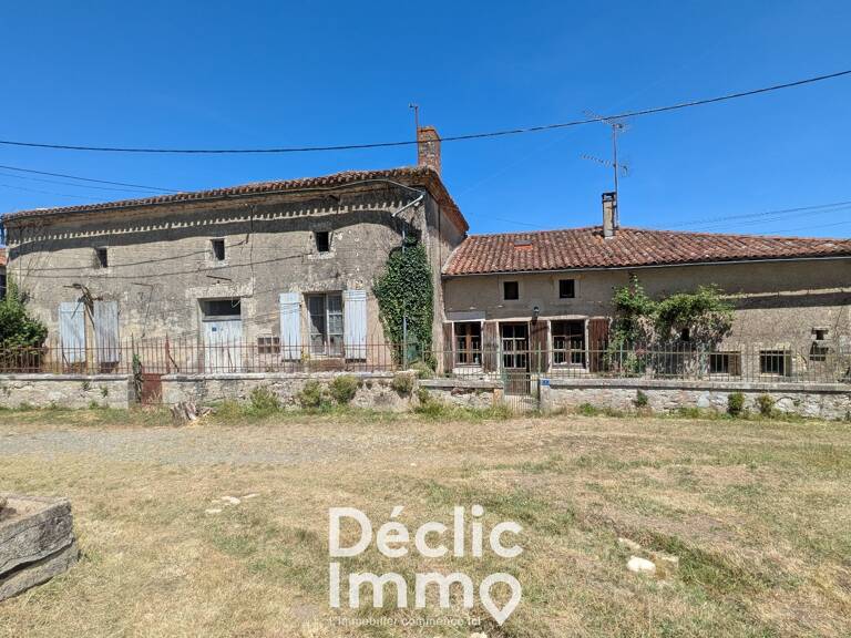 Ensemble de Maisons en Pierre  9 km de Champagne-Mouton  Calme, Campagne et Gros Potentiel — photo 1