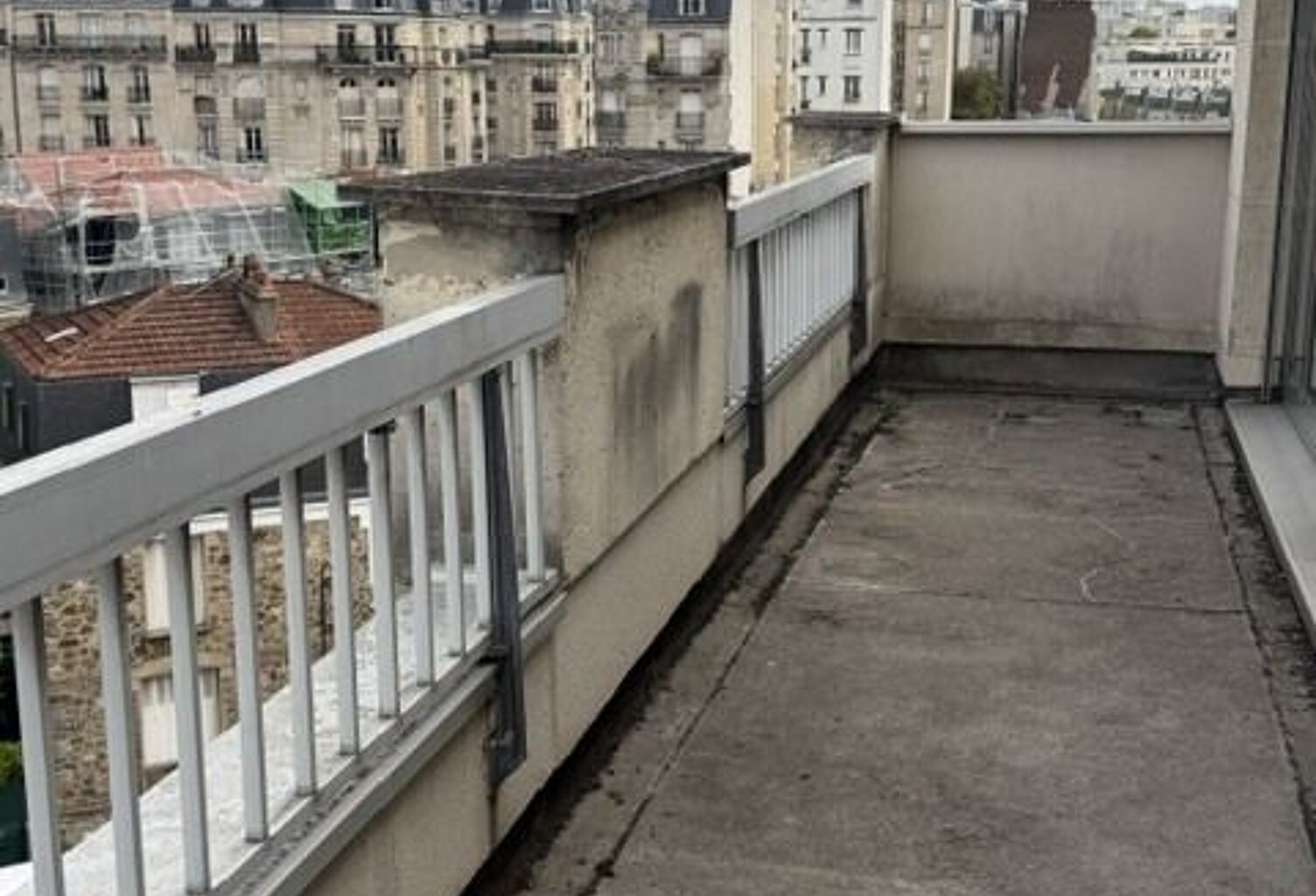 DEUX PIECES AVEC TERRASSE CAVE ET PARKING — photo 1