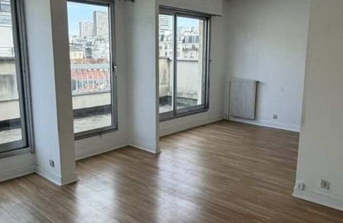DEUX PIECES AVEC TERRASSE CAVE ET PARKING — photo 3