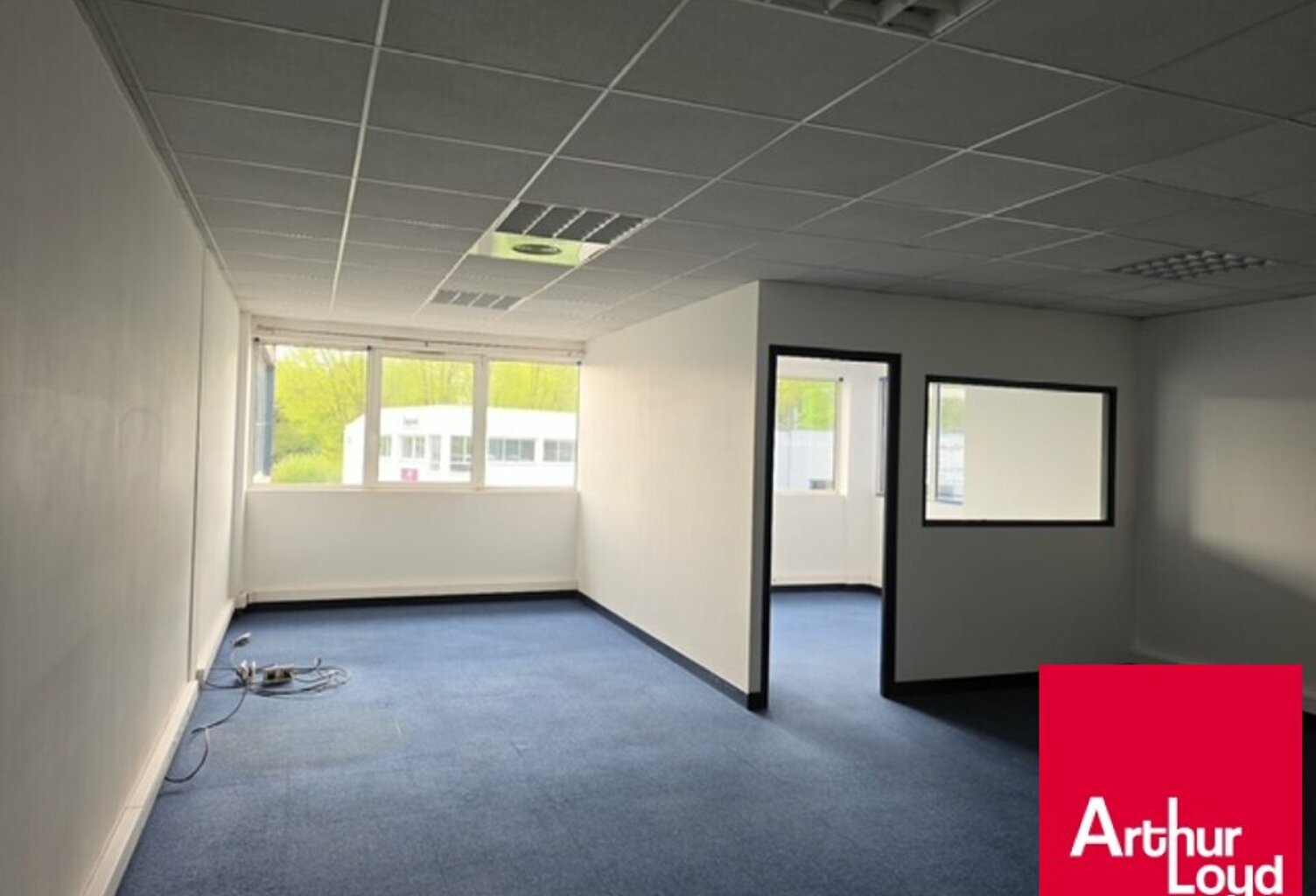 BUREAUX à LOUER — photo 1