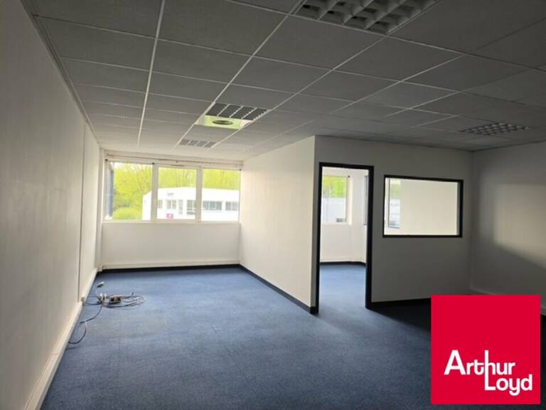 BUREAUX à LOUER — photo 1