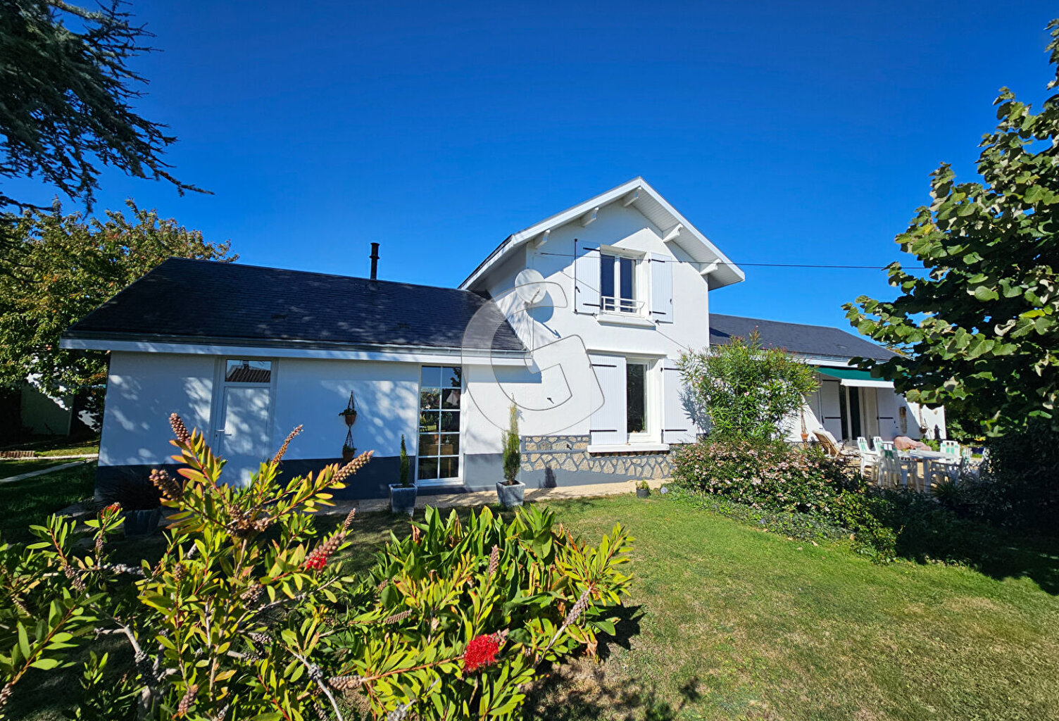 MAISON- 5 PIECES- 91M²- A VENDRE- ANGLES — photo 1