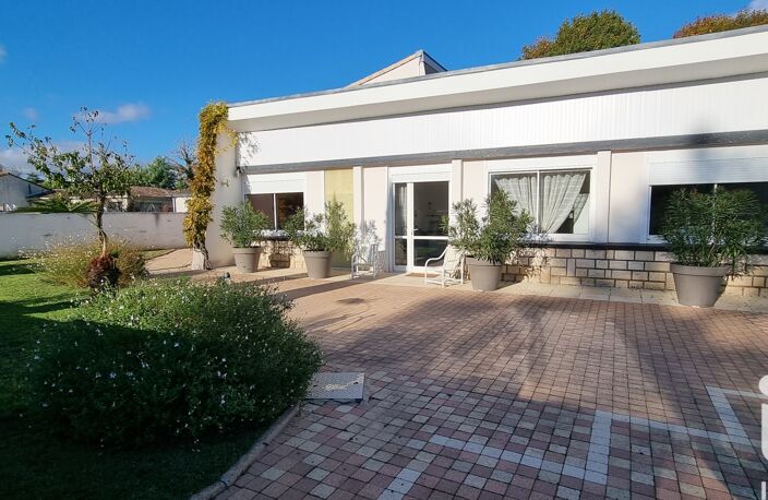 Vente Maison/villa 8 pièces — photo 2