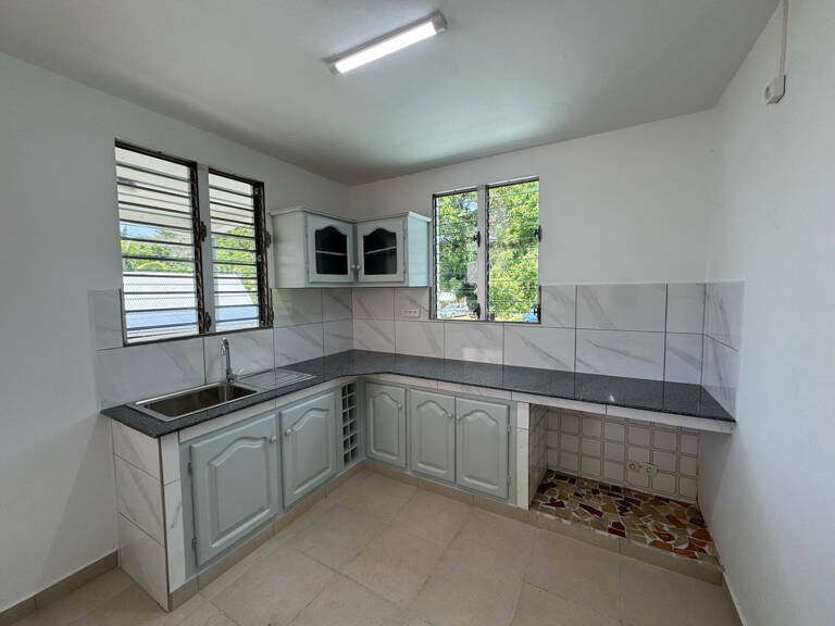 Superbe maison T4 rénovée sur Caraque abymes 3 chambres. — photo 1