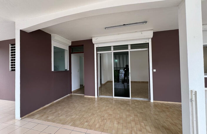 Superbe maison T4 rénovée sur Caraque abymes 3 chambres. — photo 3