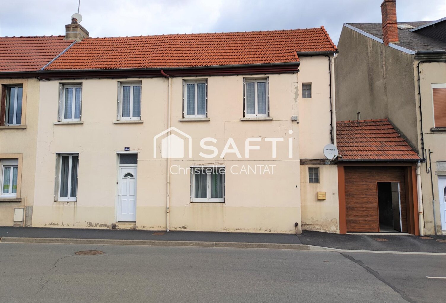 Maison composée de 2 logements F3, F4, terrain, garage. — photo 1