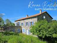 Belle maison en pierres sur grand jardin — photo 2