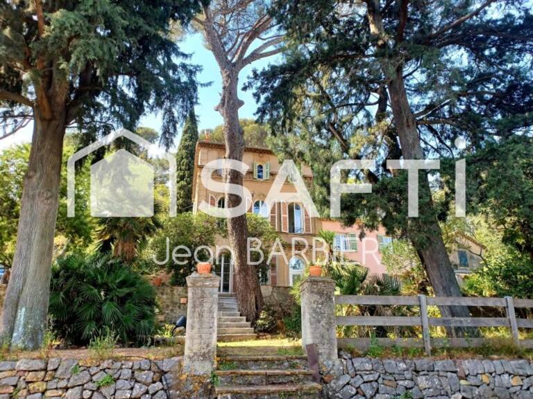 Dans le secteur privilégié du Cap Brun/serinette, dans une somptueuse maison de Maitre sur 1153m² de terrain privatif, bien d'exception de 134m² — photo 1