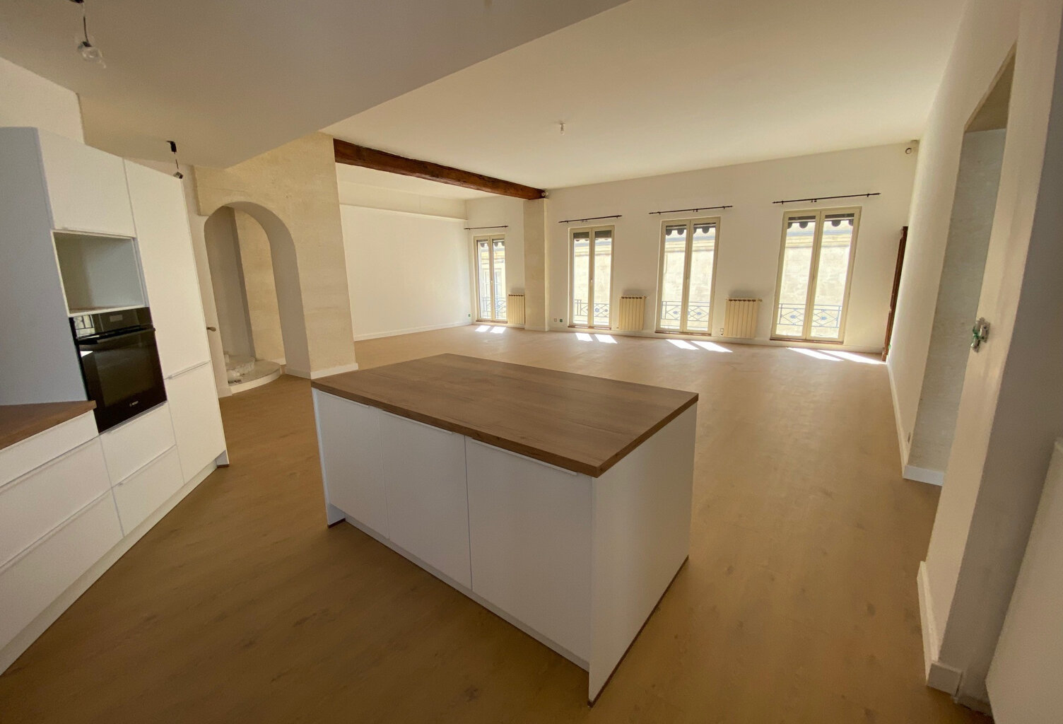 À deux pas des Arènes de Nîmes   Appartement bourgeois de 180 m2 — photo 1