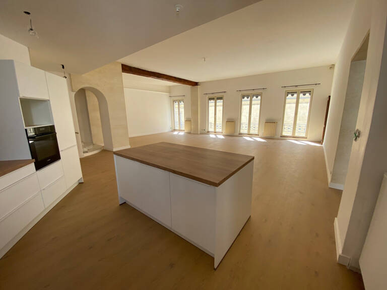 À deux pas des Arènes de Nîmes   Appartement bourgeois de 180 m2 — photo 1