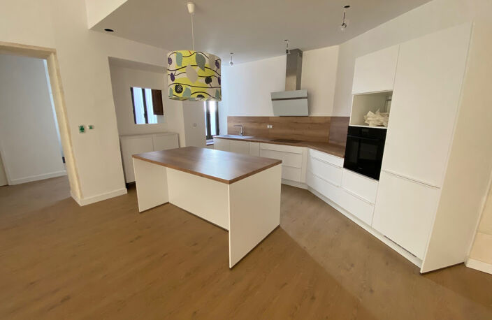 À deux pas des Arènes de Nîmes   Appartement bourgeois de 180 m2 — photo 2