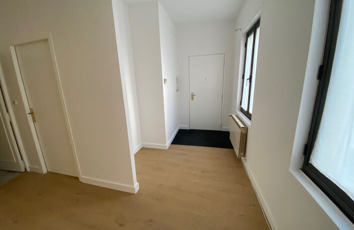 À deux pas des Arènes de Nîmes   Appartement bourgeois de 180 m2 — photo 3