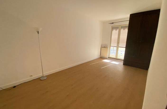 À deux pas des Arènes de Nîmes   Appartement bourgeois de 180 m2 — photo 4