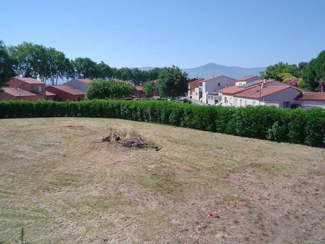 ELNE   TERRAIN À BÂTIR 560 M2   MAISON 4 FACES — photo du bien