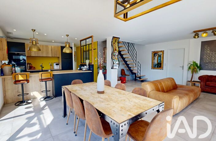 Vente Maison/villa 8 pièces — photo 2