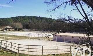 Commerce  500 m² à vendre à Callas (83830)