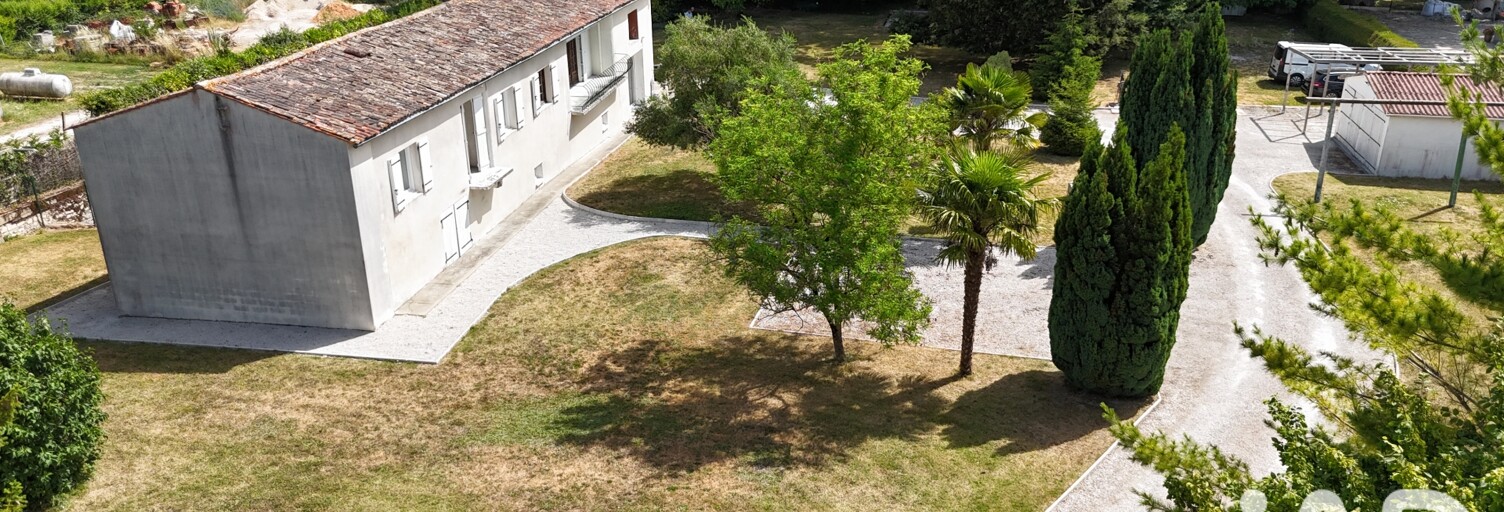 Maison 10 Pièces 240 m² à vendre à Jarnac-Champagne (17520)