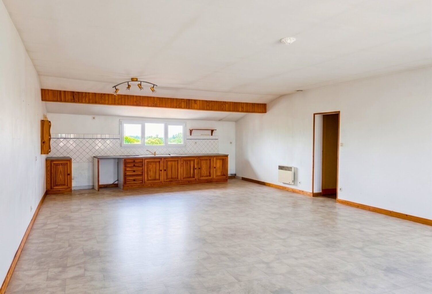 Vente immeuble   Jonzac (17500) — photo 1