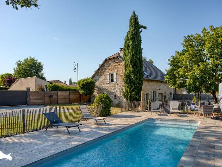 Maison en pierre de 5 pièces principales — photo 1