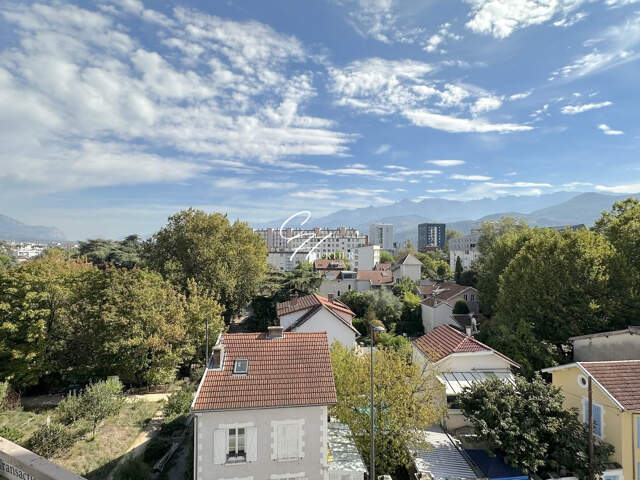 Grenoble - T3 de 64m² - Vue dégagée montagnes — photo du bien