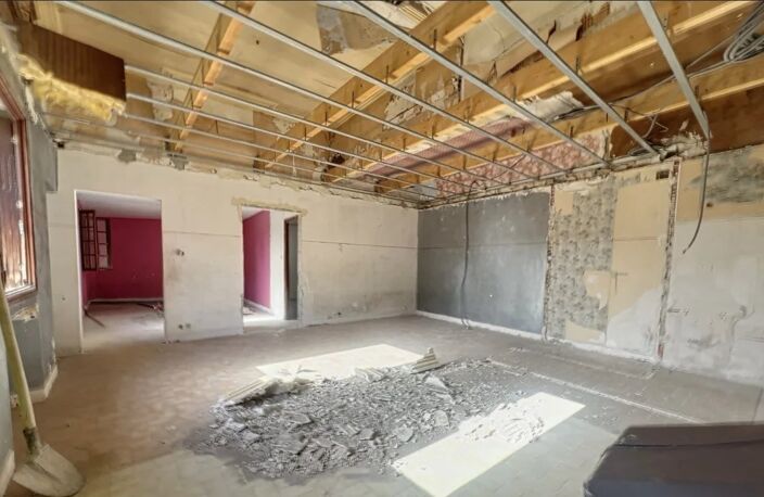 Nîmes centre,  proche Palais des congrès "H2", immeuble à rénover, 4 lots de 70m2 soit 280m2 + combles aménageables — photo 3