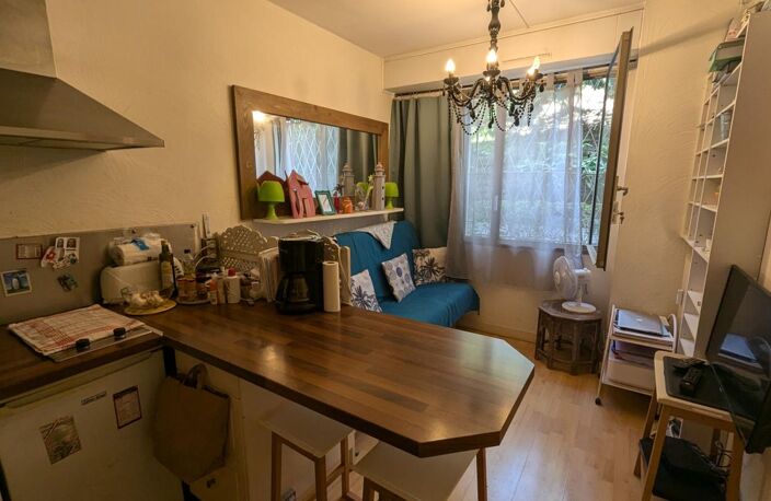 2P A RENOVER - RÉSIDENCE DE STANDING – SECTEUR OXFORD — photo 2