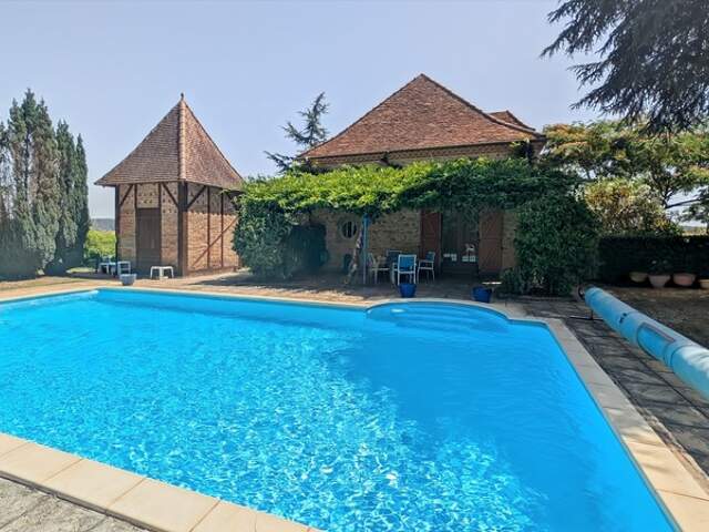 Propriété de caractère, piscine et dépendances — photo du bien