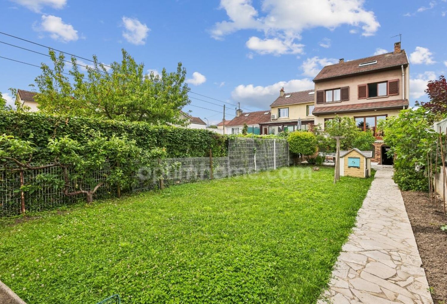 Maison familiale 129 m² habitables + sous-sol total – Terrain 365 m² — photo 1