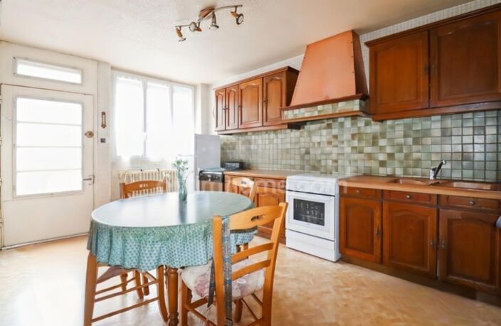 Maison de Villlage de  91,5 m² - 5 pièces - 3 Chambres - Garage - Dépendances - Jardin 300 m² -  ORADOUR SAINT GENEST (87) — photo 5
