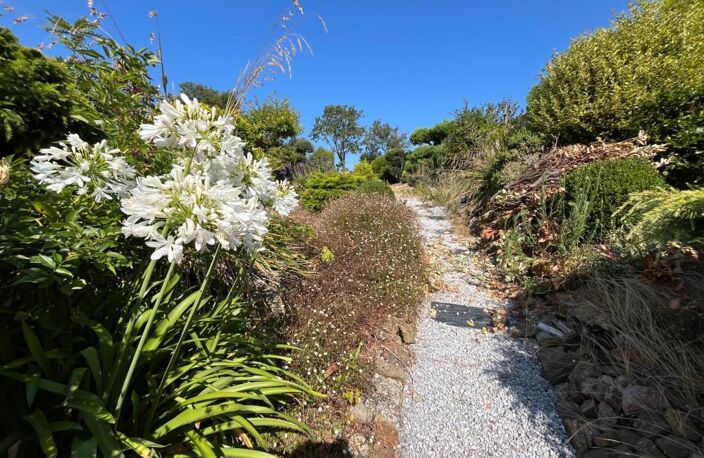 À seulement 5 km de Barneville-Carteret, charmante maison en pierre avec jardin arboré — photo 4