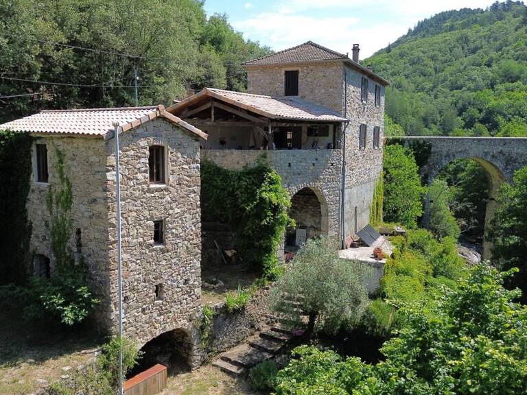Maison en pierre avec accès rivière à pied — photo 1
