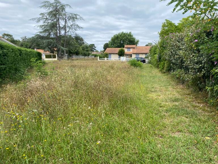 Terrain à bâtir à Camarsac (33750) — photo 1
