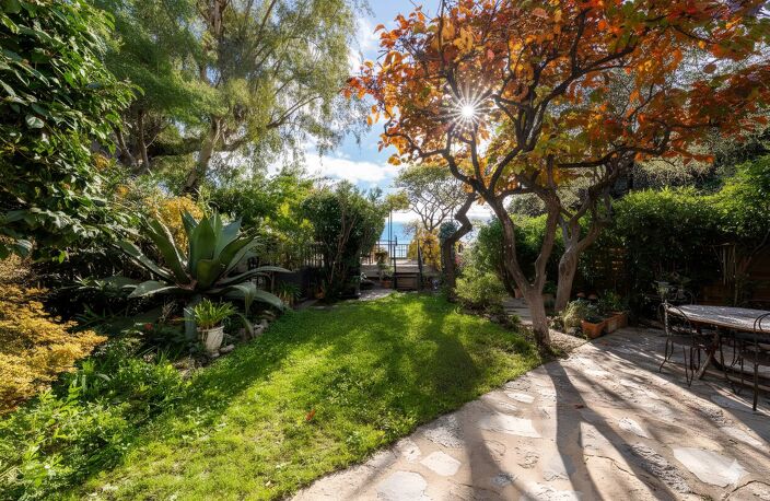 CANNES CROIX DES GARDES - MAISON DE CARACTERE – BEAUX VOLUMES — photo 3