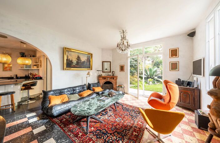 CANNES CROIX DES GARDES - MAISON DE CARACTERE – BEAUX VOLUMES — photo 5