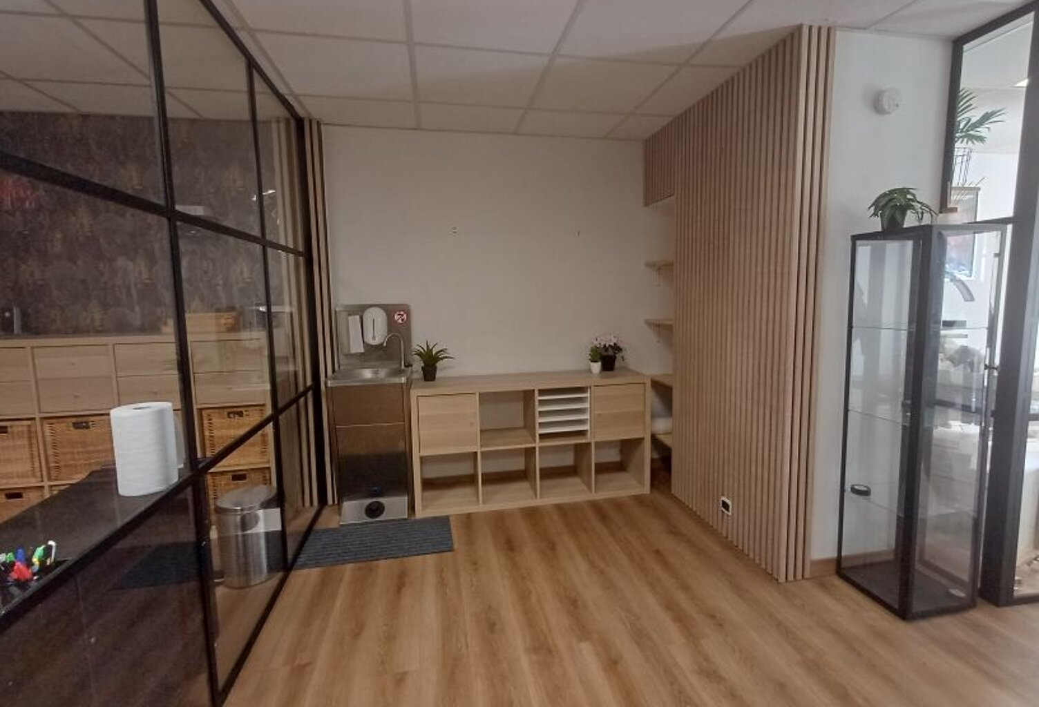 Local commercial à louer - 63m² - 2 bureaux - centre-ville — photo 1