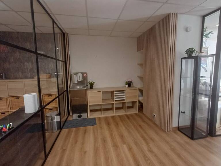 Local commercial à louer - 63m² - 2 bureaux - centre-ville — photo 1