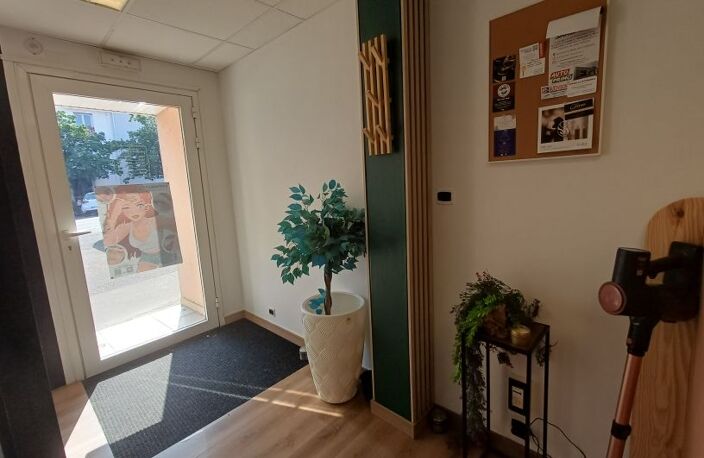 Local commercial à louer - 63m² - 2 bureaux - centre-ville — photo 4