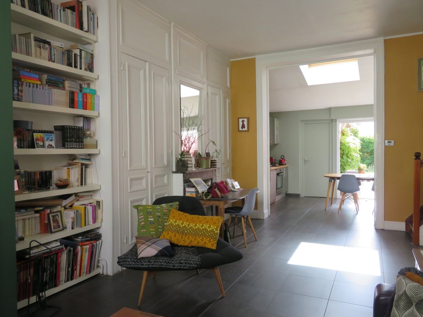 Charmante maison avec une mitoyenneté, terrasse exposée sud, jardin et double garage