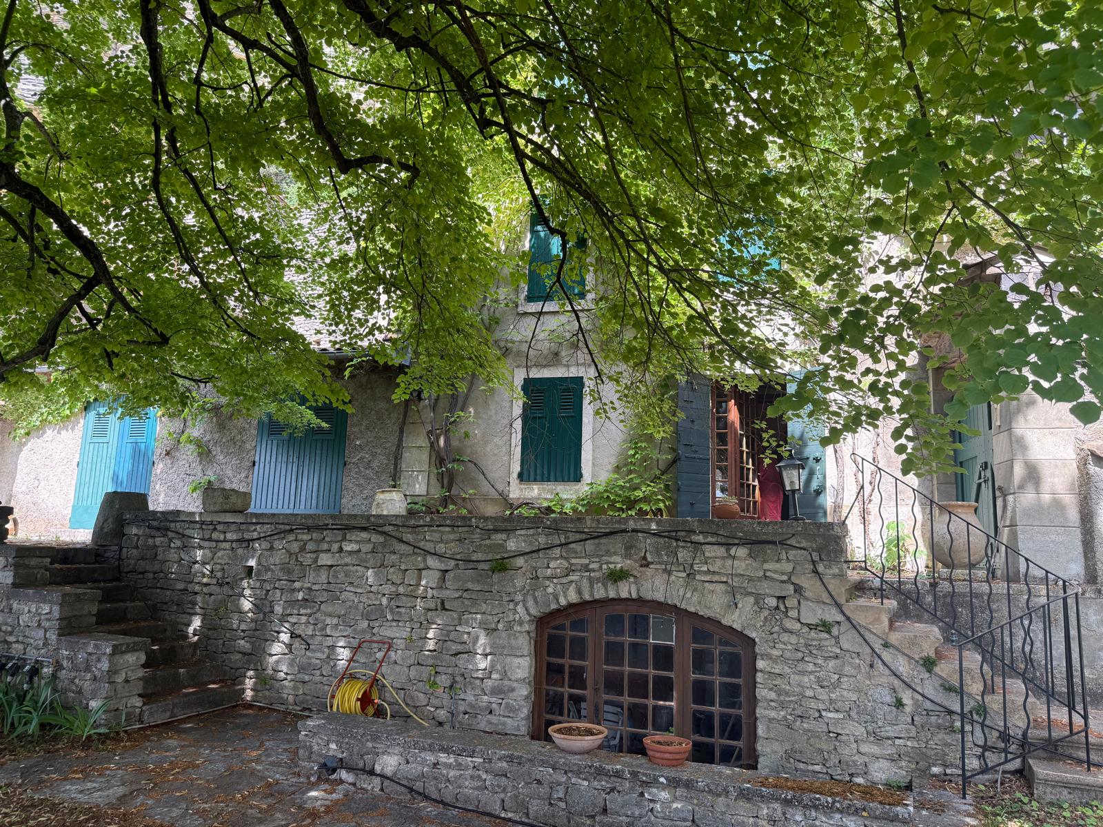 MAISON DE VILLAGE AVEC TERRAIN LUBERON